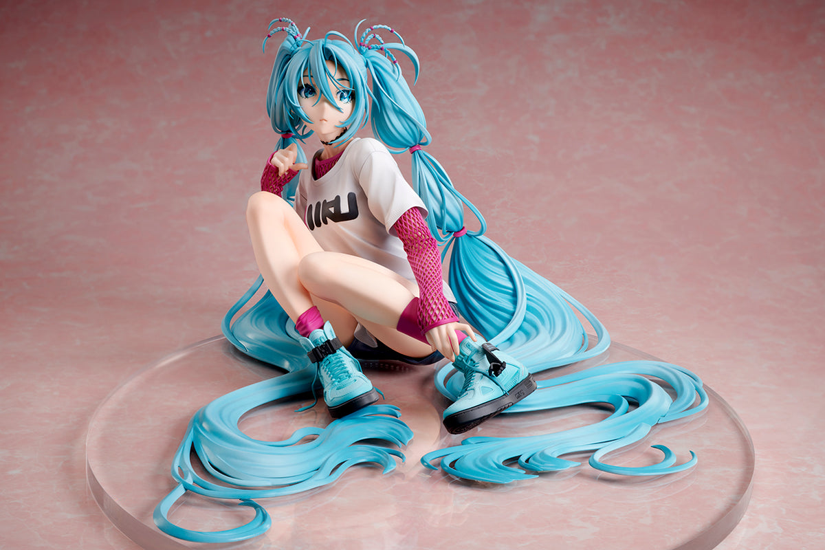 Hatsune Miku x Yoneyama Mai The Latest Street Style 