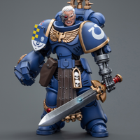 WARHAMMER 40K Ultramarines Lieutenant with Power Fist