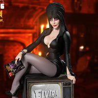 Mezco Static-6 Mistress of the Dark Elvira 1/6 Scale